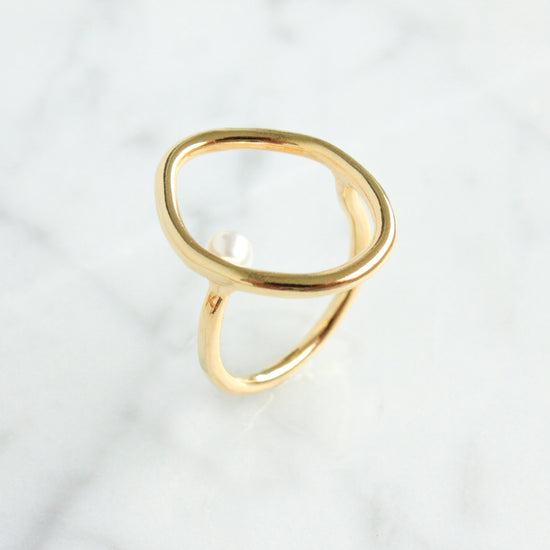 Abstract Pearl Ring