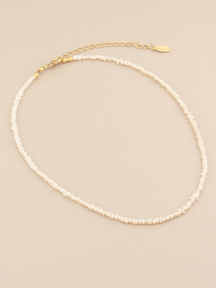 Dainty Simple Pearl Choker