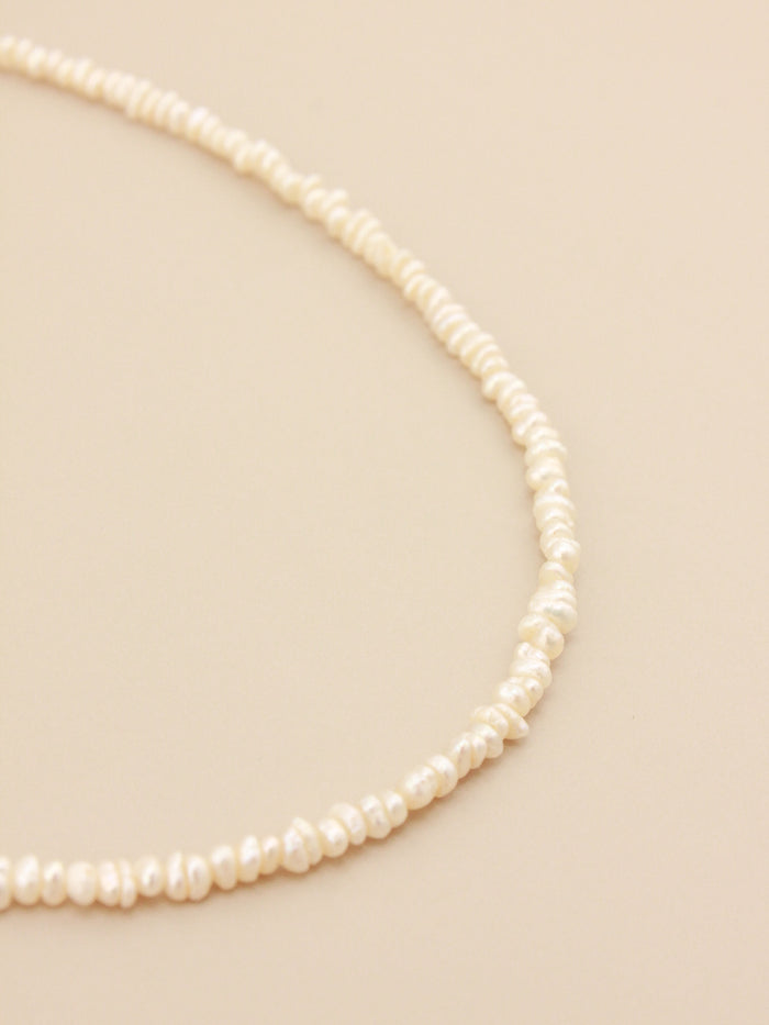 Dainty Simple Pearl Choker